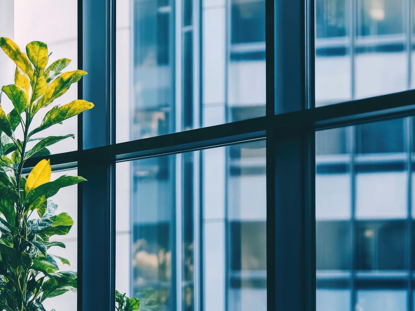 ufficio-edificio-moderno-tecnologia-di-isolamento